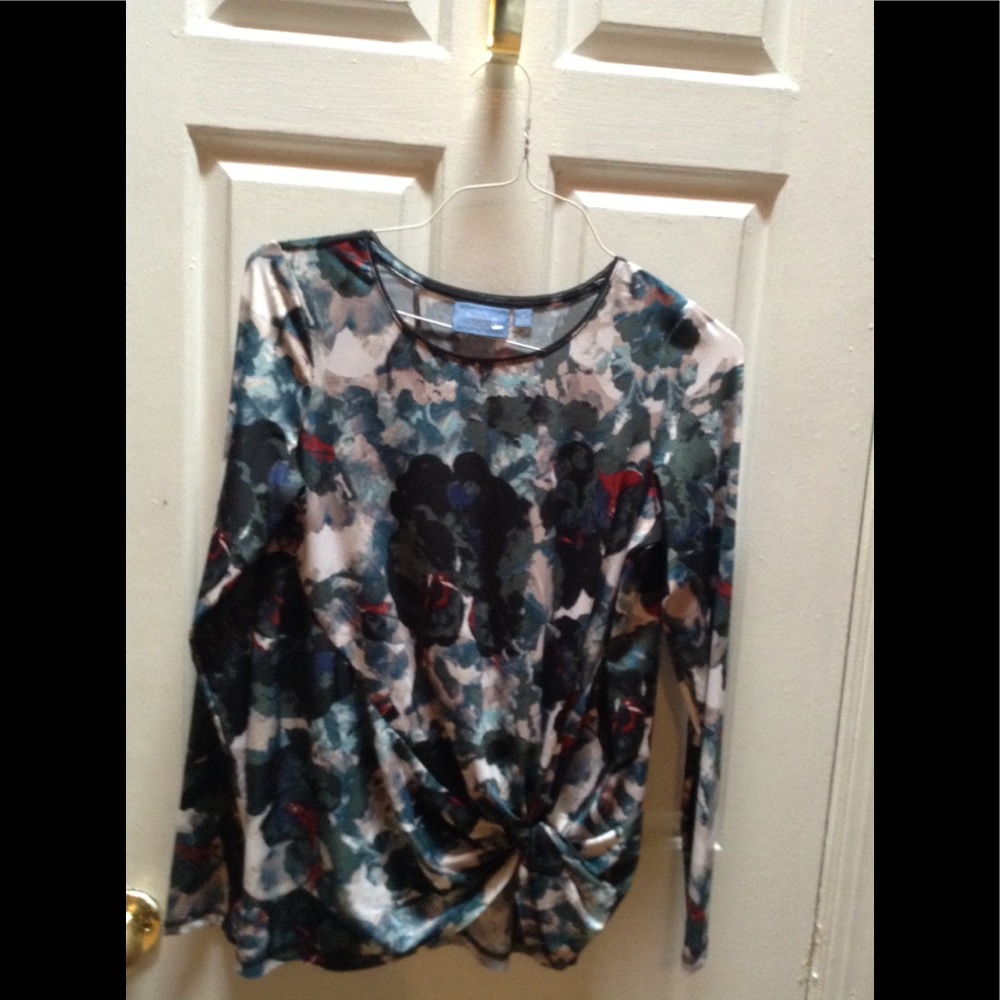 Like new simply Vera shirt